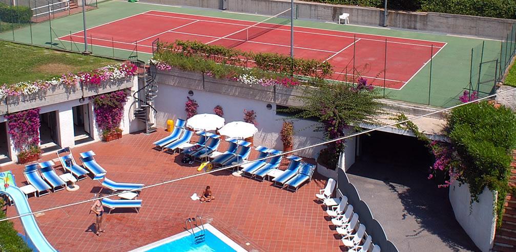 Hotel Riviera 3 Stelle Con Piscina Estiva Gratuita E Garage A Pagamento Spotorno Exterior foto